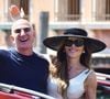 Lauren Sánchez, nouvelle épouse de Jeff Bezos, aurait tenté d’acquérir le tout premier sac Birkin lors d’une vente aux enchères à Paris.
Le couple nouvellement marié Jeff Bezos et Lauren Sanchez fait une sortie chic de l'hôtel Aman en taxi aquatique. Le duo poursuit son séjour romantique à Venise avec une croisière glamour sur les canaux. Souriants et détendus, ils s’imprègnent du charme de la ville. Backgrid UK/ Bestimage