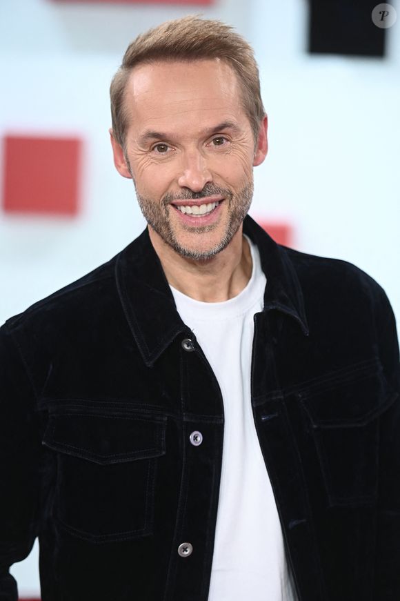 Exclusif - Damien Thevenot lors de l'enregistrement de l'émission "Vivement Dimanche" à Paris, le 22 octobre 2025.

Photo : Guillaume Gaffiot/Bestimage