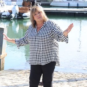 Michele Bernier lors du photocall du 'Parfum du Bonheur' lors du 27ème Festival de la Fiction de la Rochelle, France, le 19 septembre 2025. © Denis Guignebourg/Bestimage
