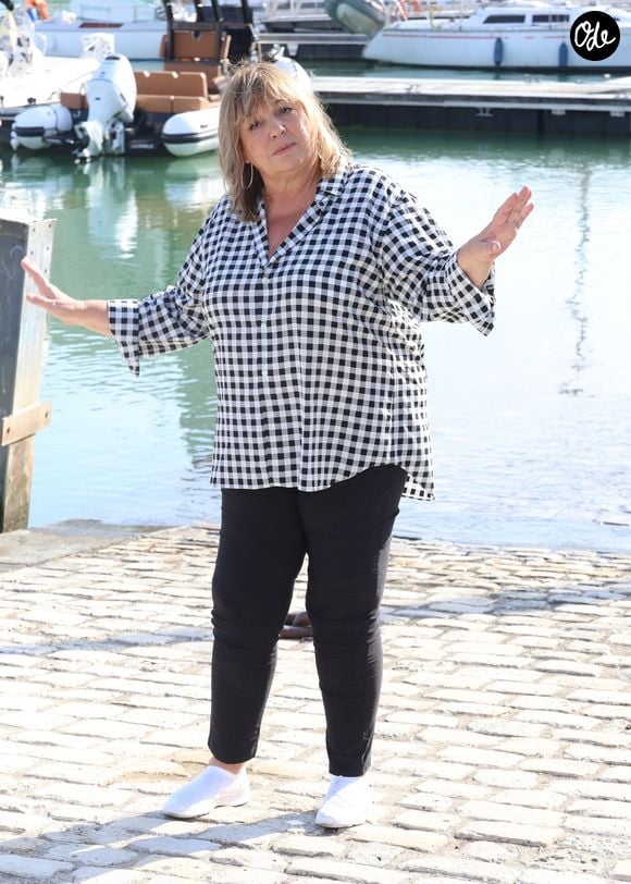 Michele Bernier lors du photocall du 'Parfum du Bonheur' lors du 27ème Festival de la Fiction de la Rochelle, France, le 19 septembre 2025. © Denis Guignebourg/Bestimage