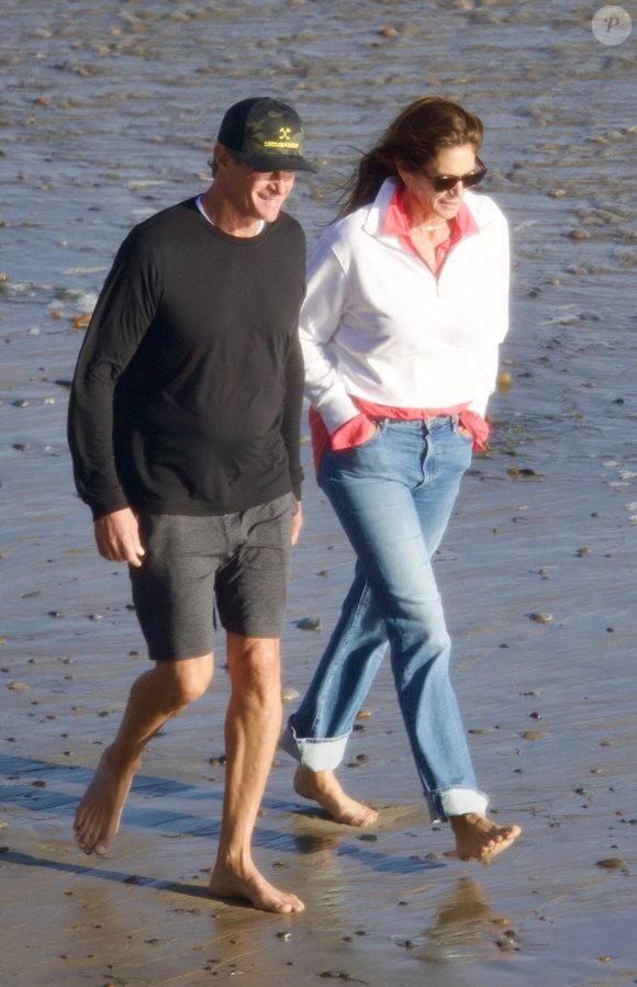 Le mannequin américain Cindy Crawford et son mari Rande Gerber ont été vus en train de se promener sur la plage de Malibu. 

Backgrid USA / Bestimage