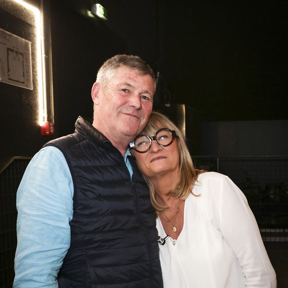 Exclusif - Christine Bravo et Stéphane son mari, sur le plateau de TBT9 présenté par C.Hanouna, et diffusé en direct sur W9, Paris, France, le 26 novembre 2025. © Jack Tribeca / Bestimage