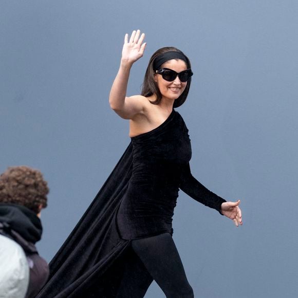 Laetitia Casta - Arrivées au défilé de mode féminine Balenciaga printemps-été 2025 lors de la Fashion Week de Paris (PFW), à Paris, France, le 30 septembre 2024. © Da Silva-Perusseau/Bestimage