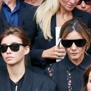 Quelques jours auparavant, elle avait assisté aux funérailles de Mathilde Favier, figure des relations publiques de Dior décédée tragiquement à 57 ans.

Clotilde Courau et sa fille Vittoria de Savoie étaient présentes en l'église Saint-Sulpice à Paris le 31 août 2026 pour rendre hommage à Mathilde Favier.

© Dominique Jacovides-Cyril Moreau/Bestimage