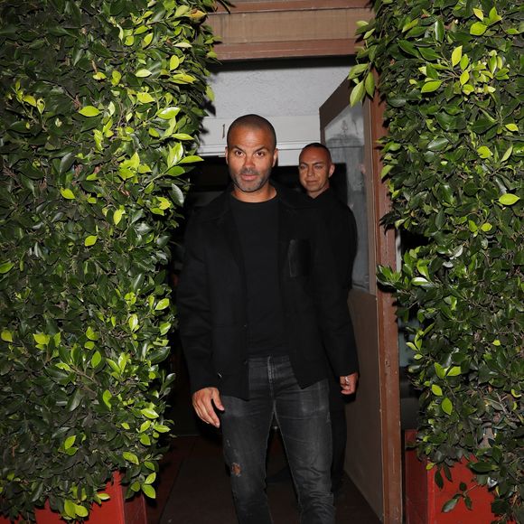 EXCLUSIF Santa Monica, CA La chanteuse/actrice Christina Milian et M. Pokora, ainsi que leurs deux enfants, quittent le restaurant italien Giorgio Baldi après avoir dîné avec l'ancien basketteur professionnel Tony Parker à Santa Monica. Christina porte un pantalon marron et une chemise blanche boutonnée.



Photo : Tony Parker