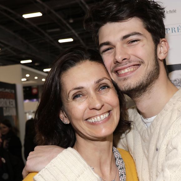 Adeline Blondieau avec son fils Aïtor - Salon du livre de Paris porte de Versailles le 14 mars 2019. © Cédric Perrin/Bestimage