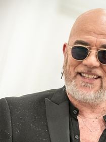 Pascal Obispo ouvre les portes de son refuge au Cap Ferret : Loin de Paris, pourquoi il a quitté la capitale