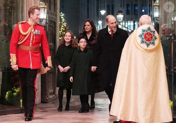 Lord Freddie Frederick Windsor, Sophie Winkleman et leurs filles Isabella et Maud Windsor lors de la cérémonie de Noël à l'abbaye de Westminster à Londres © Alpha Press/Bestimage