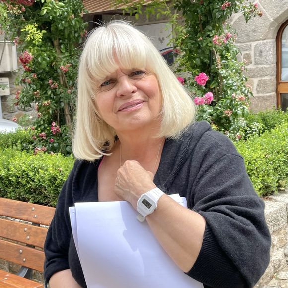 Isabelle Nanty tourne la série "Espionne" dans une ville du Cantal à Marcolès (15), France, le 15 juillet 2025.

© Fabien Faure/Bestimage
