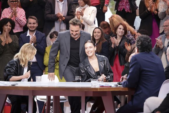 Exclusif -  Léa Drucker, Gilles Lellouche, Adèle Exarchopoulos, sur le plateau de l'émission "C à vous" lors du 78ème Festival International du Film de Cannes, France, le 16 mai 2025. © Jack Tribeca/Bestimage