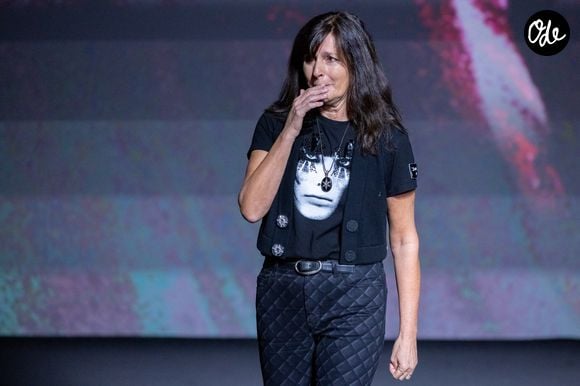 L'un des frères Wertheimer lui a annoncé son départ en lui lançant simplement : "On va s’arrêter là", avant que Matthieu Blazy ne lui succède quelques mois plus tard.

La Fashion designer Virginie Viard lors du défilé Chanel Collection Femme Prêt-à-porter Printemps/Eté 2023 lors de la Fashion Week de Paris (PFW), France, le 4 octobre 2022.

© Olivier Borde/Bertrand Rindoff Petroff/Bestimage