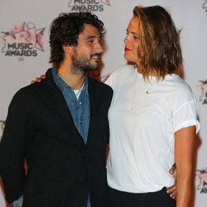 Bien que séparé, le couple vivrait à peu de distance. Laure Manaudou se serait installée à Gujan-Mestras, sur le bassin d'Arcachon...

Jérémy Frérot et Laure Manaudou lors de la 17e cérémonie des NRJ Music Awards au Palais des Festivals, le 7 novembre 2015 à Cannes, en France. Photo : Shootpix/Abaca