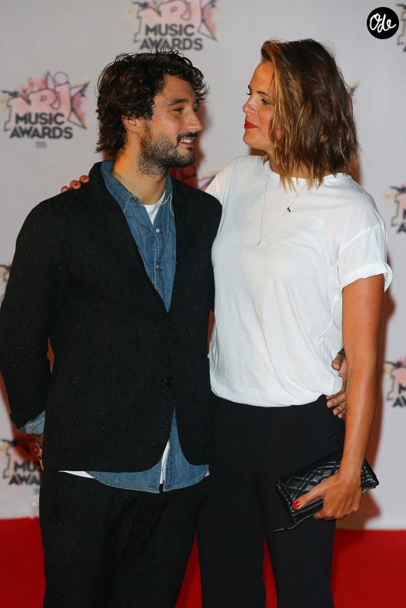 Bien que séparé, le couple vivrait à peu de distance. Laure Manaudou se serait installée à Gujan-Mestras, sur le bassin d'Arcachon...

Jérémy Frérot et Laure Manaudou lors de la 17e cérémonie des NRJ Music Awards au Palais des Festivals, le 7 novembre 2015 à Cannes, en France. Photo : Shootpix/Abaca