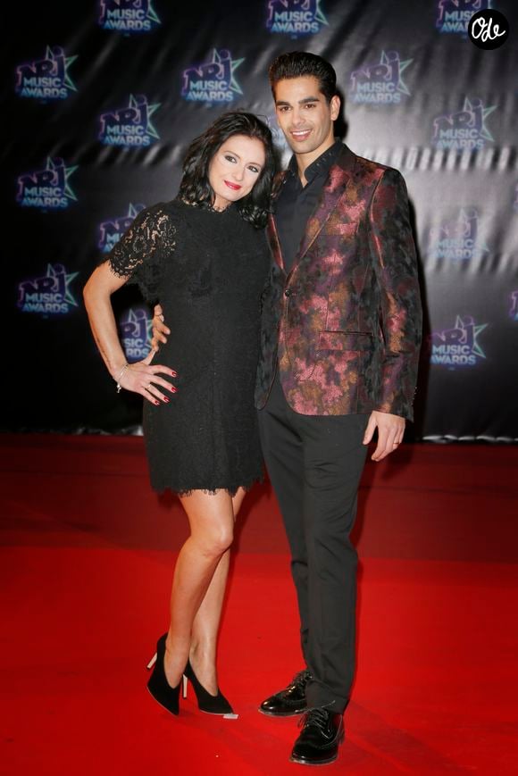 Christophe Licata  de l'émission "Danse avec les Stars" et sa femme Coralie lors de la 18ème cérémonie des "NRJ Music Awards" au Palais des Festivals à Cannes, le 12 novembre 2016. © Christophe Aubert via Bestimage