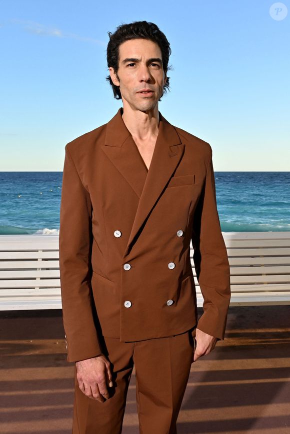 Une chose est toutefois sûre : Tahar Rahim est allé loin pour son rôle

Tahar Rahim au photocall du film "Monsieur Aznavour" dans le cadre de la 6ème édition du festival Cinéroman, à Nice, France, le 5 Octobre 2024. © Bebert-Jacovides/Bestimage