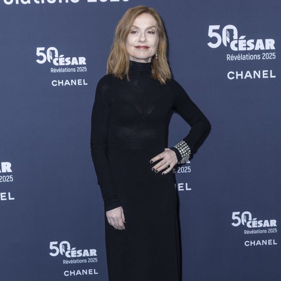 Comme par exemple le fait qu'elle a remporté à deux reprises le césar de la meilleure actrice, en 1996 pour "La cérémonie" de Claude Chabrol.

Isabelle Huppert - Photocall de la soirée "Cesar Révélations 2025" au Trianon à Paris le 20 janvier 2025.
© Olivier Borde / Bestimage