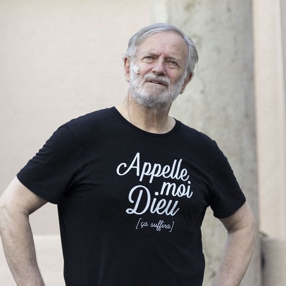 Il consacre aussi du temps à ses filles, Elisa et Toscane

Francis Huster à la représentation de la pièce de théâtre "Les pigeons" au Théâtre de Verdure lors du 40ème Festival de Ramatuelle. Le 10 août 2024. © Cyril Bruneau / Festival de Ramatuelle / Bestimage