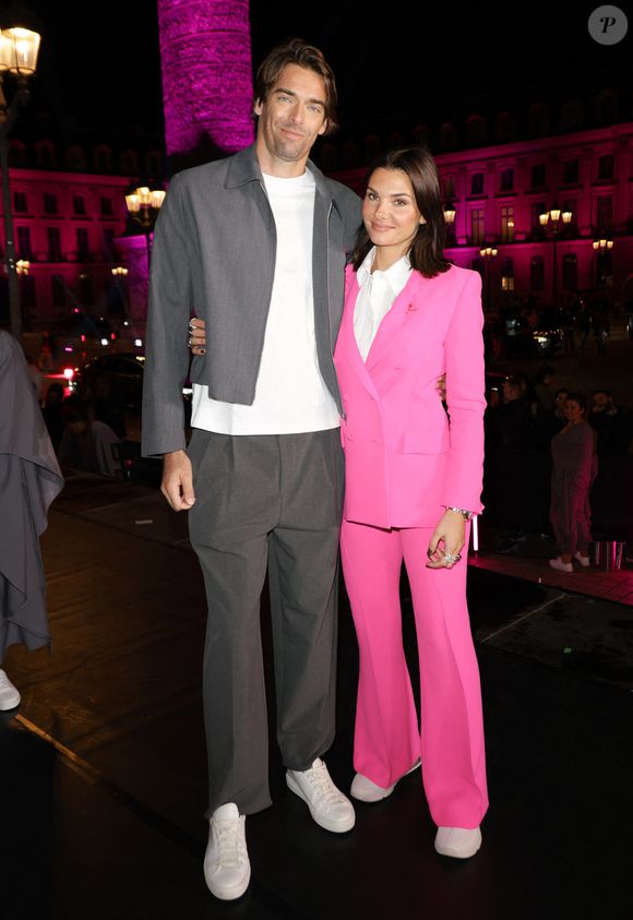 Camille Lacourt et sa compagne Alice Detollenaere - Lancement de la campagne Octobre Rose 2024 sur la Place Vendôme à Paris le 30 septembre 2024, autour d'un spectacle magique et émouvant, mettant en scène des femmes concernées, mis en scène par Amir pour le coup d'envoi de la campagne annuelle de lutte contre les cancers du sein. © Coadic Guirec/Bestimage