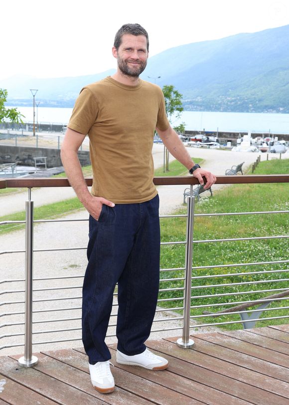 "J'ai pris plein de places pour beaucoup d'épreuves différentes, athlétisme, volley, basket, badminton, tennis, rugby à 7..."

Alexis Michalik lors de la 4ème édition du festival eu cinéma français et gastronomie d'Aix les Bains (3 - 7 juin 2025), le 3 juin 2025. © Denis Guignebourg / Bestimage