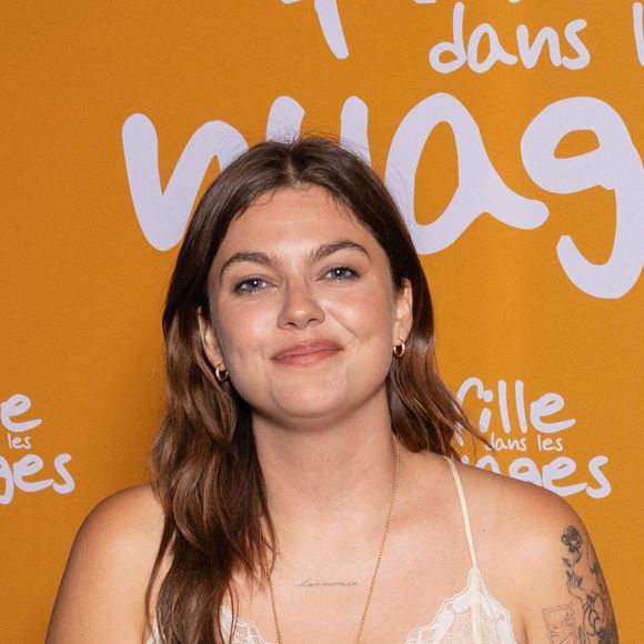 Louane Emera assiste à la première parisienne du film « La Fille Dans les Nuages » à l'UGC Bercy, le 2 juillet 2026 à Paris, en France. Photo de Nasser Berzane/ABACAPRESS.COM