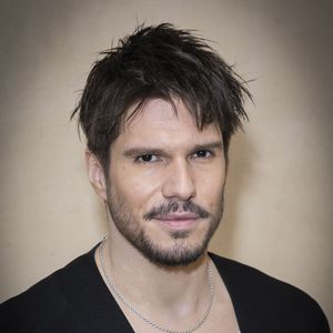 Concernant sa maison acquise à côté de Fontainebleau, celui qui a joué dans la série Trop la classe ! sur Disney Channel a également livré ses inspirations décos pour son intérieur.

François Civil - Photocall du défilé Jacquemus au 51 rue Raynouard lors de la Fashion Week Masculine prêt-à-porter Automne/Hiver 2025-2026 à Paris, le 26 janvier 2025. 
© Olivier Borde / Bestimage