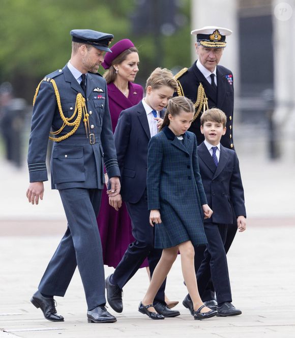 Prince William, Kate Middleton, le Prince George, Louis et Charlotte lors de la célébration du 80ème anniversaire de la fin de la Seconde Guerre mondiale, à Londres, le 5 mai 2025.
Photo : Dana Press / Bestimage