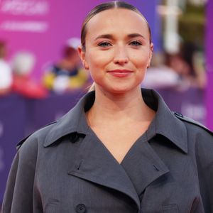 Chloe Jouannet - Tapis rouge pour la projection du film "Bugonia" lors du 51éme Festival du Cinema Américain de Deauville le 6 septembre 2025. © Denis Guignebourg/Bestimage