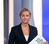 Après huit ans à avoir tenu ce rôle si important, la journaliste a été remerciée et elle devrait être...

Les journalistes français Anne Sophie Lapix et Laurent Delahousse sur le plateau de l'émission spéciale sur les élections présidentielles de la télévision publique française France 2, à Paris, France le 24 avril 2022. Photo par Ammar Abd Rabbo/ABACAPRESS.COM
