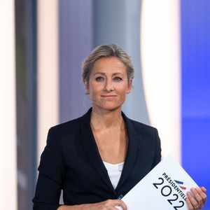 Après huit ans à avoir tenu ce rôle si important, la journaliste a été remerciée et elle devrait être...

Les journalistes français Anne Sophie Lapix et Laurent Delahousse sur le plateau de l'émission spéciale sur les élections présidentielles de la télévision publique française France 2, à Paris, France le 24 avril 2022. Photo par Ammar Abd Rabbo/ABACAPRESS.COM