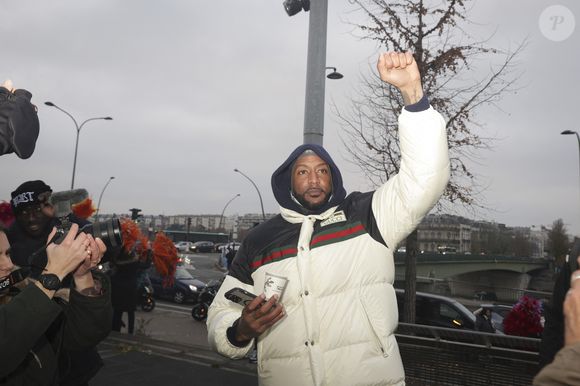Booba dans un rassemblement, à Paris, France, 1er décembre 2023. 

© Jack Tribeca/bestimage