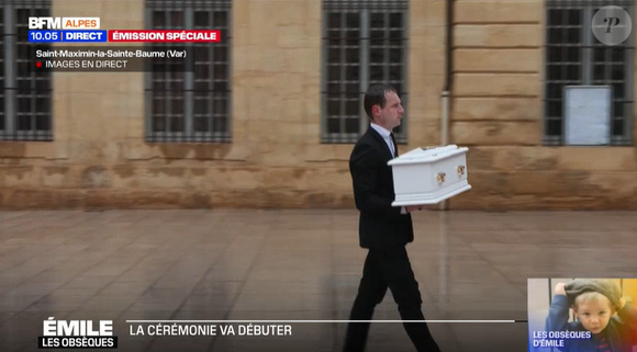 Le cercueil blanc d'Emile arrivant à la basilique Sainte-Marie-Madeleine de Saint-Maximin-la-Sainte-Baume le 8 février 2025. Il a ensuite été porté par ses parents Marie et Colomban Soleil , son parrain et sa marraine.