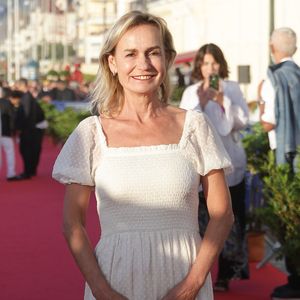 En 2000, elle a été victime d'une violente agression de la part de son compagnon de l'époque.

Sandrine Bonnaire - Arrivées des personnalités sur le tapis rouge lors de la 40ème édition du Festival de Cabourg "Journées romantiques" le 12 juin 2026 © Coadic Guirec / Bestimage