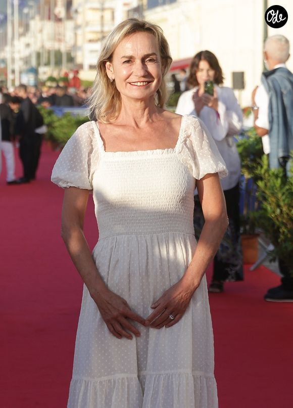 En 2000, elle a été victime d'une violente agression de la part de son compagnon de l'époque.

Sandrine Bonnaire - Arrivées des personnalités sur le tapis rouge lors de la 40ème édition du Festival de Cabourg "Journées romantiques" le 12 juin 2026 © Coadic Guirec / Bestimage