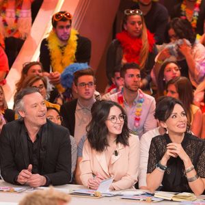 Une ancienne chroniqueuse de TPMP est bloquée à Dubaï !

Thierry Moreau, Jean-Michel Maire, Agathe Auproux, Géraldine Maillet et Valérie Bénaïm - 1000ème de l'émission "Touche pas à mon poste" (TPMP) en prime time sur C8 à Boulogne-Billancourt.