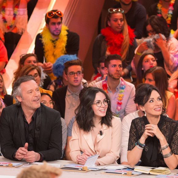 Une ancienne chroniqueuse de TPMP est bloquée à Dubaï !

Thierry Moreau, Jean-Michel Maire, Agathe Auproux, Géraldine Maillet et Valérie Bénaïm - 1000ème de l'émission "Touche pas à mon poste" (TPMP) en prime time sur C8 à Boulogne-Billancourt.