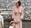 Depuis qu'elle est toute petite, ses tenues sont très souvent accordées à celles de Kate...

Catherine (Kate) Middleton, duchesse de Cambridge et la princesse Charlotte de Cambridge - Mariage de P. Middleton et J. Matthew, en l'église St Mark Englefield, Berkshire, Royaume Uni, le 20 mai 2017.