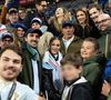 Un France-Angleterre pour le Tournoi des Six Nations vécu en famille

Exclusif - Antoine Dupont, Iris Mittenaere, Clément, frère d'A.Dupont, Marie-Pierre Galès, mère de A.Dupont lors du match de rugby du Tournoi des Six Nations France contre Angleterre au Stade de France à Saint-Denis le 14 mars 2026. © AGENCE / BESTIMAGE
