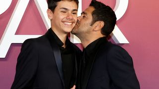 Changement de tête pour Léon, le fils de Jamel Debbouze et Mélissa Theuriau : le jeune homme de 16 ans pose avec sa petite soeur Lila