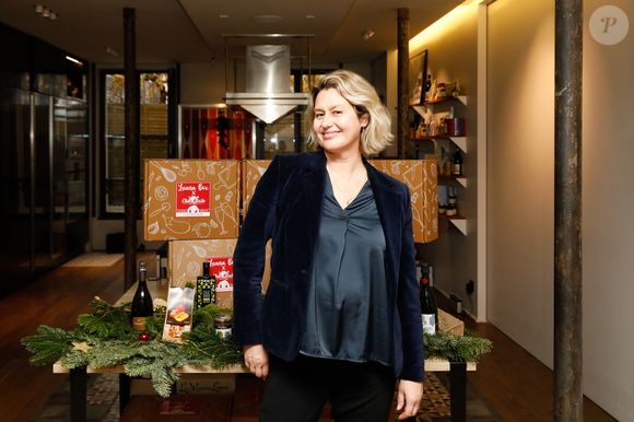 Exclusif - Luana Belmondo lors du lancement de la "Luana Box 2" pour les fêtes de Noël à l'école de cuisine "Cooking Baz'art" à Paris, le 2 décembre 2021. © Marc Ausset-Lacroix / Bestimage