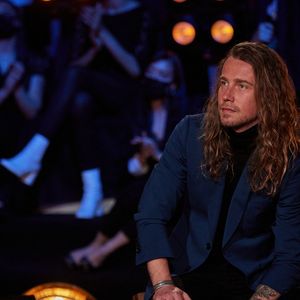 Exclusif - Julien Doré - Enregistrement de l'émission "Allez viens je t'emmène...Au Music Hall" au Studio Gabriel à Paris, qui sera diffusée le 28 mai sur France 3. Le 6 avril 2021 © Cyril Moreau / Bestimage