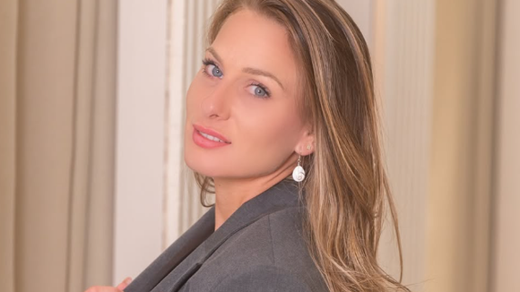 Emie, la fille de 11 ans de Camille Santoro (Familles nombreuses) a bien grandi : elle fait presque la même taille que sa mère !