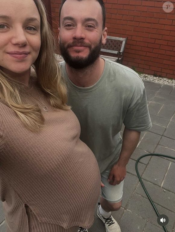 L'influenceuse Stacey Hatfield est décédée le 29 septembre 2025 après avoir donné naissance à son fils, lors d'un accouchement à domicile.