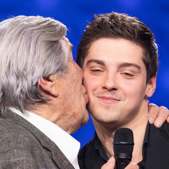 Exclusif - Jean-Pierre Castaldi, Baptiste Gonthier pour les surprises de J.PCastaldi, C.Lara et F.X.Demaison lors de l'enregistrement de l'émission "La Boîte à secrets", présentée par F.Bollaert et diffusée le 9 janvier 2026 sur France 3, dans les studios du Lendit à Saint-Denis, France, le 2 décembre 2025. © Cyril Moreau/Bestimage