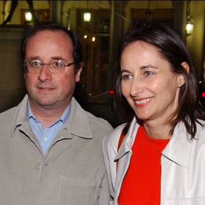 Rencontre entre Lionel Jospin et des membres du monde du spectacle au Théâtre Edouard VII. Photo : François Hollande et Ségolène Royal. Le 24 mars 2002. © Arno/ABACA.  Paris-France.