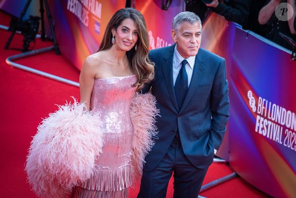 George et Amal Clooney, mariés depuis onze ans, ont foulé le tapis rouge du 69e BFI London Film Festival pour la première du film "Jay Kelly"...

Amal Clooney et George Clooney assistent à la projection du film "Jay Kelly" le 10 octobre 2025 lors du gala Headline du 69e Festival du film de Londres organisé par le British Film Institute (BFI) au Royal Festival Hall. © Loredana Sangiuliano/SOPA Images via ZUMA Press / Bestimage Wire / Bestimage