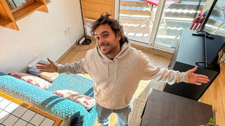 "Un petit cocon" de 19m² à la montagne ! Jérémy Raffin (Koh-Lanta) devient propriétaire d'un studio dans les Alpes, on peut aussi y loger
