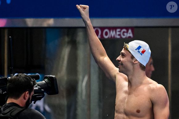 Le nageur, installé aux États-Unis depuis 2020, a mené de front études exigeantes et carrière sportive.

Léon Marchand remporte le 200 mètres 4 nages au 22ème Championnat du monde de Natation à Singapour. C'est son 6ème titre de champion du monde.

Psnews/Bestimage