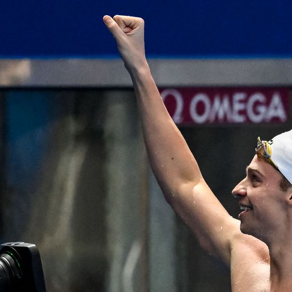 Le nageur, installé aux États-Unis depuis 2020, a mené de front études exigeantes et carrière sportive.

Léon Marchand remporte le 200 mètres 4 nages au 22ème Championnat du monde de Natation à Singapour. C'est son 6ème titre de champion du monde.

Psnews/Bestimage