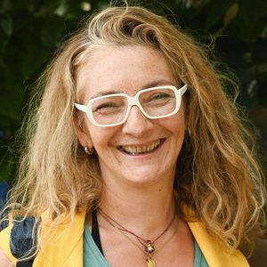 Aujourd’hui, avec plus de maturité, elle s’efforce de contrôler ses réactions tout en restant fidèle à son caractère fort et franc.

Corinne Masiero - Photocall Film "Effacer l'Historique" - Festival du film Francophone d'Angoulême 2020 le 28 Août 2020. © Guirec Coadic / Bestimage