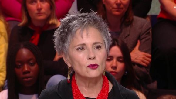“Il a touché au plus sacré, à l’enfant” : Anouk Grinberg évoque son fils Léonard qu’elle a eu avec Bertrand Blier